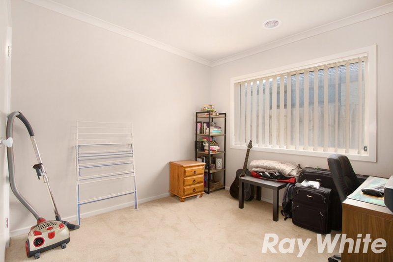 Photo - 4/143 Ahern Road, Pakenham VIC 3810 - Image 9