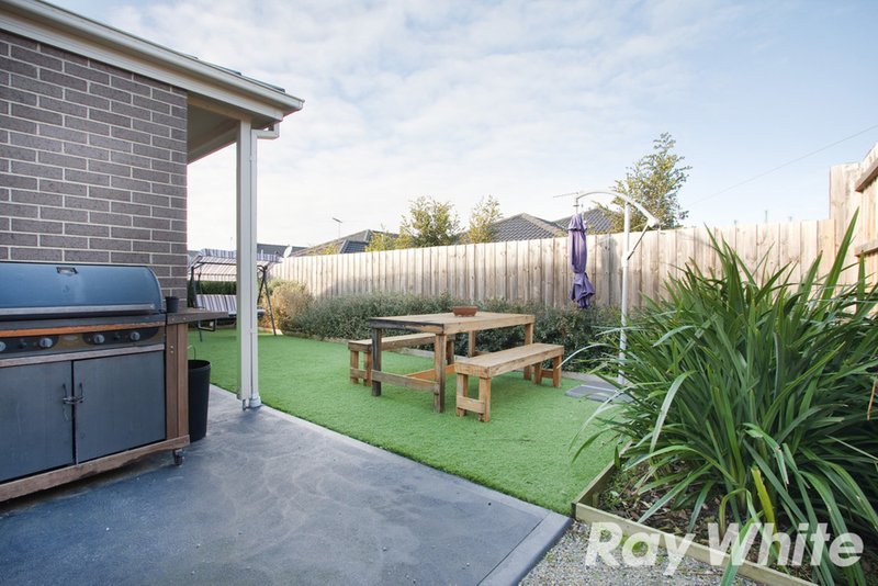 Photo - 4/143 Ahern Road, Pakenham VIC 3810 - Image 11