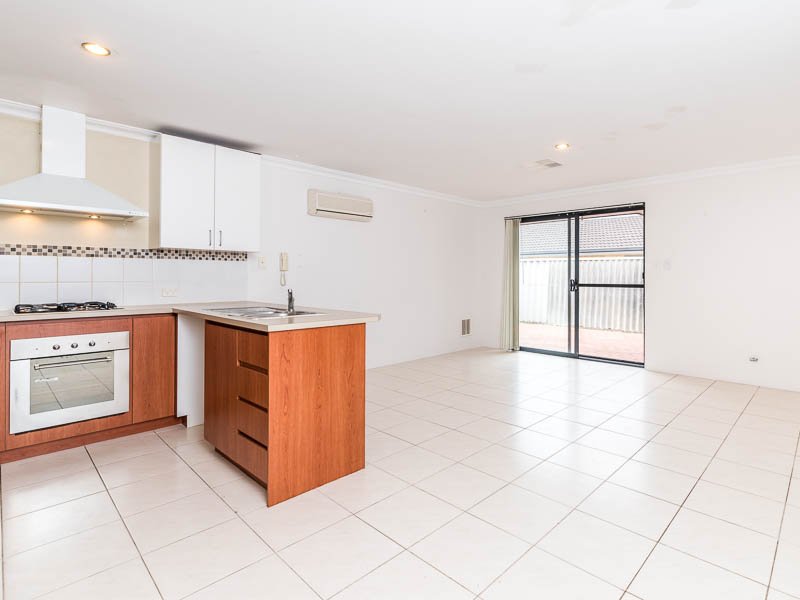 Photo - 4/147-149 Sevenoaks Street, Cannington WA 6107 - Image 2