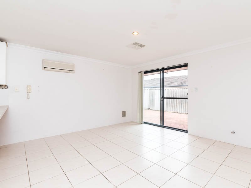 Photo - 4/147-149 Sevenoaks Street, Cannington WA 6107 - Image 4