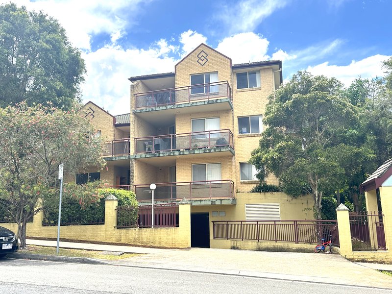 Photo - 4/15-23 Mowle Street, Westmead NSW 2145 - Image 2