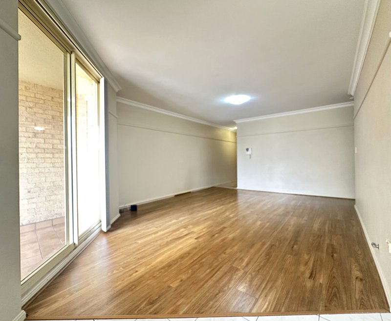 Photo - 4/15-23 Mowle Street, Westmead NSW 2145 - Image 7