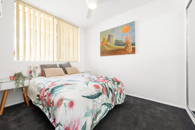 Photo - 4/15 Amelia Street, Coorparoo QLD 4151 - Image 9