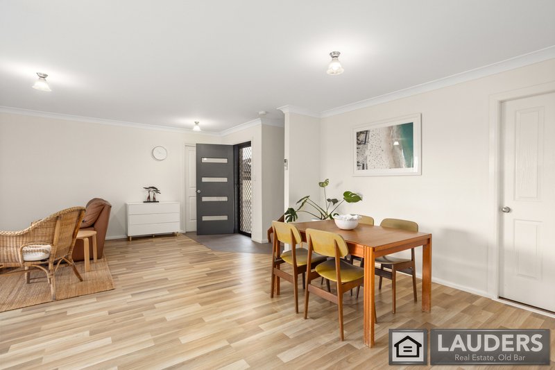 Photo - 4/15 Connell Street, Old Bar NSW 2430 - Image 2