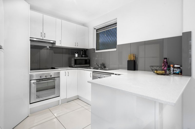 Photo - 4/15 Frederick Street, Surfers Paradise QLD 4217 - Image 2