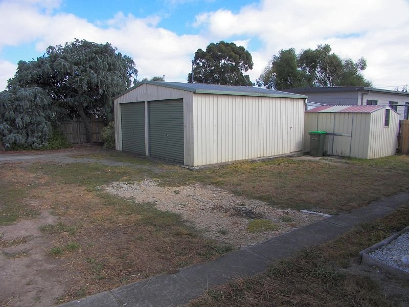 Photo - 415 Gillies Street North, Wendouree VIC 3355 - Image 7