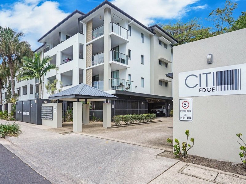 Photo - 4/15 Mclean Street, Cairns North QLD 4870 - Image 1