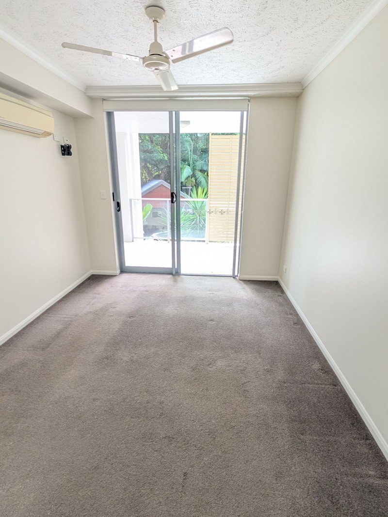 Photo - 4/15 Mclean Street, Cairns North QLD 4870 - Image 7