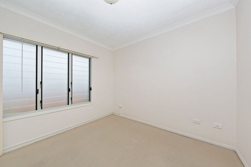 Photo - 4/15 Mcmaster Street, Nundah QLD 4012 - Image 9