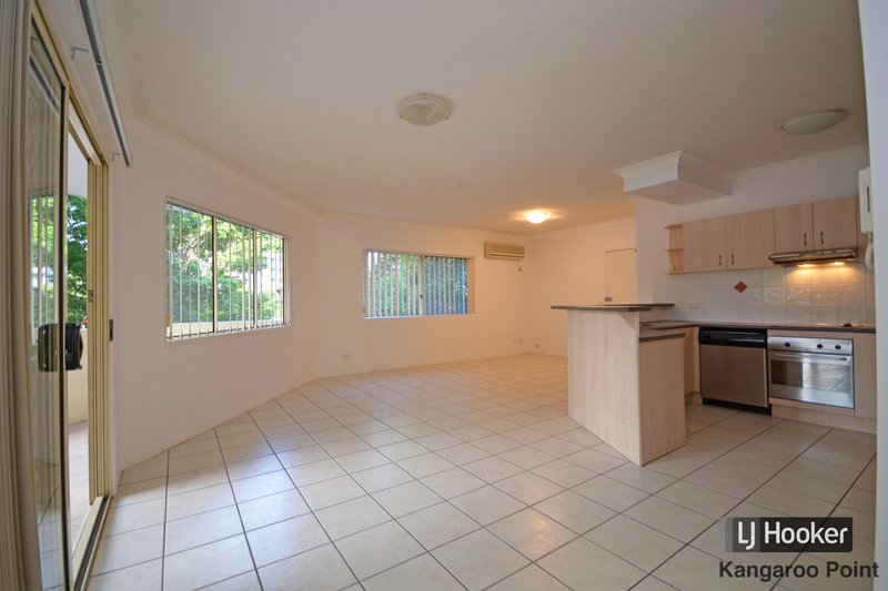 Photo - 4/15 Rawlins Street, Kangaroo Point QLD 4169 - Image 2