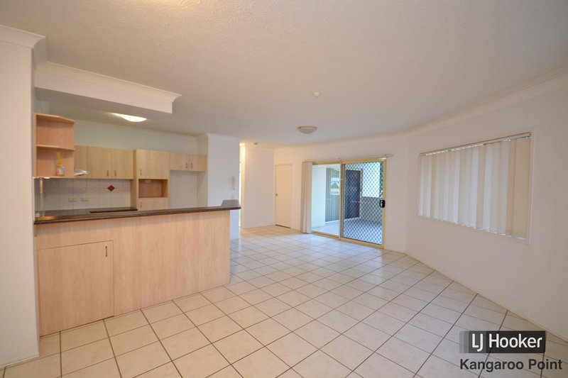 Photo - 4/15 Rawlins Street, Kangaroo Point QLD 4169 - Image 4