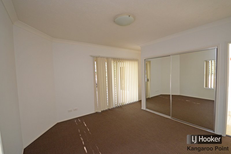 Photo - 4/15 Rawlins Street, Kangaroo Point QLD 4169 - Image 6