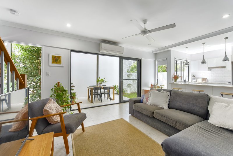 Photo - 4/15 Sambar Close, Chermside West QLD 4032 - Image 4