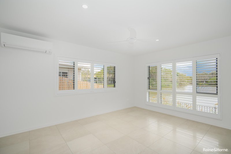 Photo - 4/15 Shell Street, Urangan QLD 4655 - Image 5