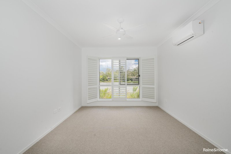 Photo - 4/15 Shell Street, Urangan QLD 4655 - Image 8