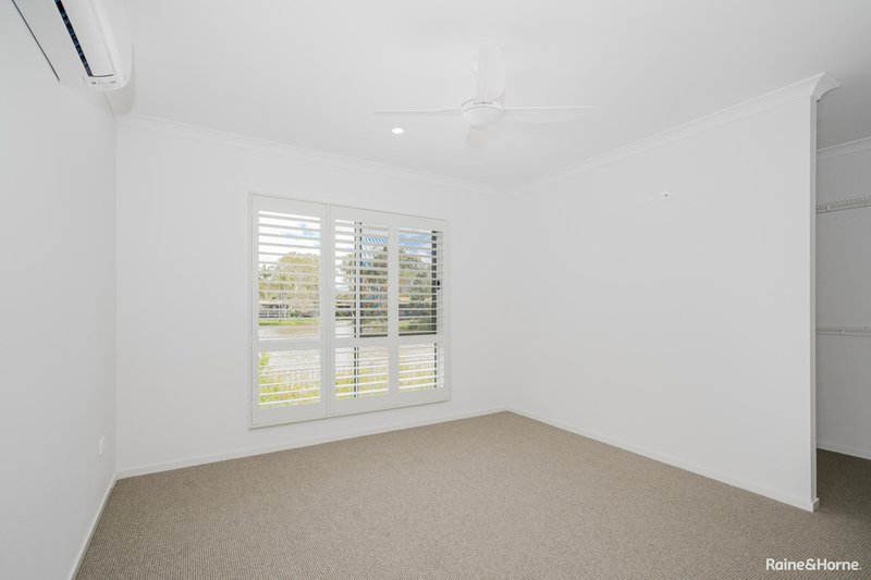 Photo - 4/15 Shell Street, Urangan QLD 4655 - Image 11