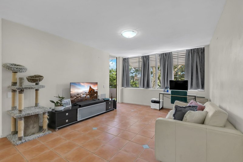 Photo - 4/15 Sir Fred Schonell Drive, St Lucia QLD 4067 - Image 2