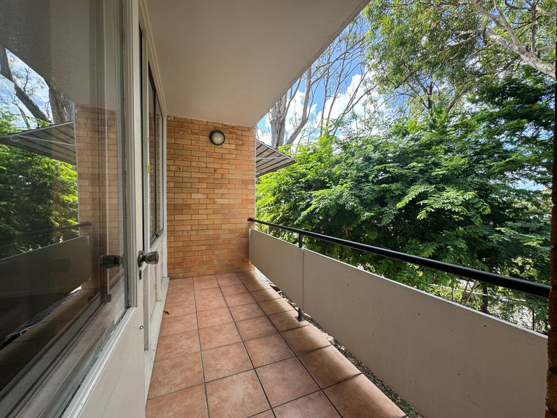 Photo - 4/15 Sir Fred Schonell Drive, St Lucia QLD 4067 - Image 9