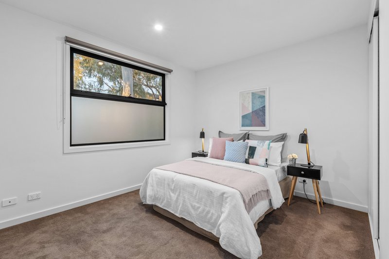 Photo - 4/15 Station Street, Blackburn VIC 3130 - Image 6