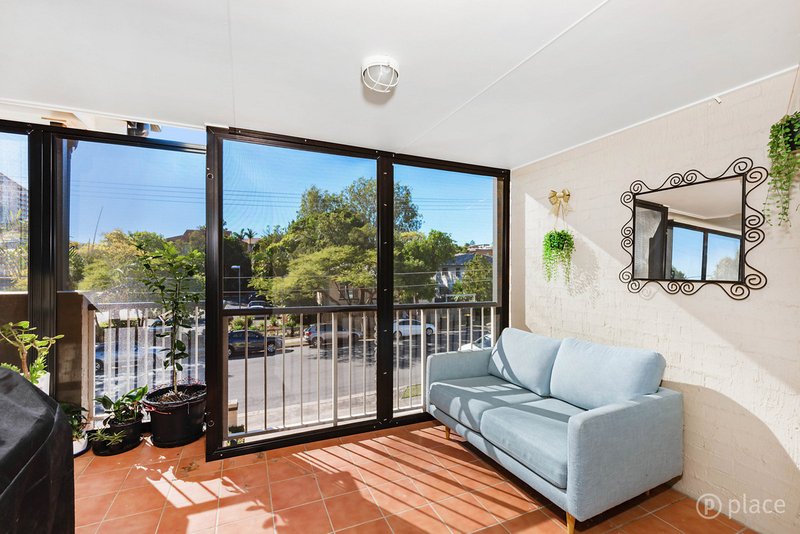 Photo - 4/15 Wellington Street, Coorparoo QLD 4151 - Image 4