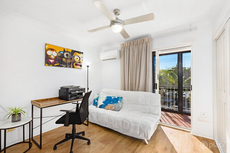 Photo - 4/15 Wellington Street, Coorparoo QLD 4151 - Image 8