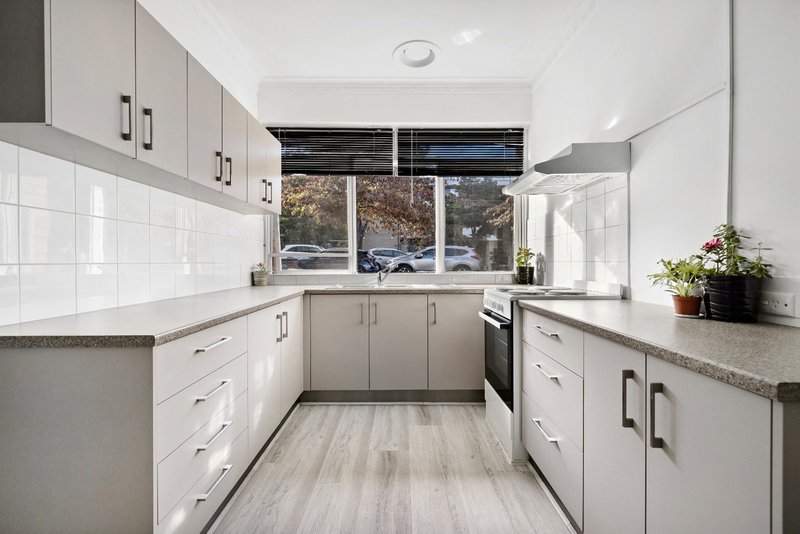 Photo - 4/16 Ashted Road, Box Hill VIC 3128 - Image 2