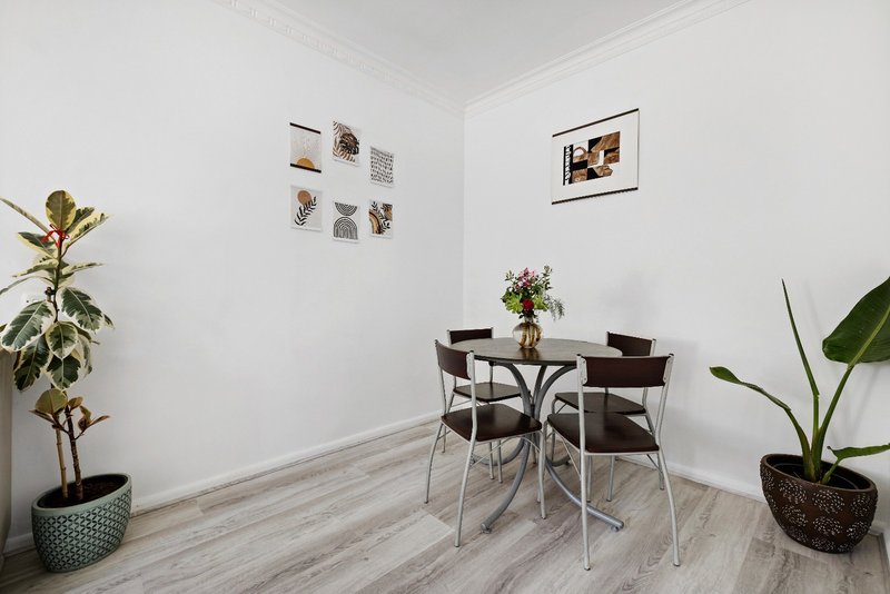 Photo - 4/16 Ashted Road, Box Hill VIC 3128 - Image 3
