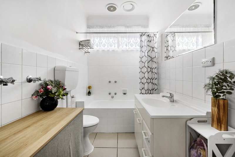 Photo - 4/16 Ashted Road, Box Hill VIC 3128 - Image 5