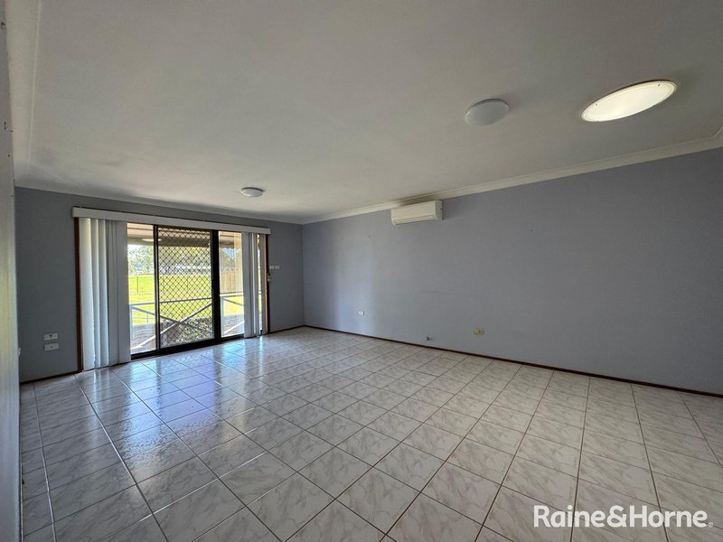 Photo - 4/16 Bensley Road, Macquarie Fields NSW 2564 - Image 2