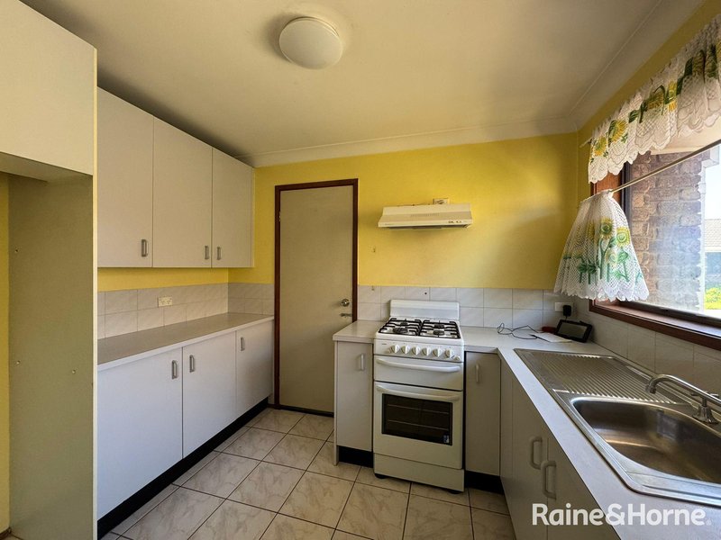 Photo - 4/16 Bensley Road, Macquarie Fields NSW 2564 - Image 3