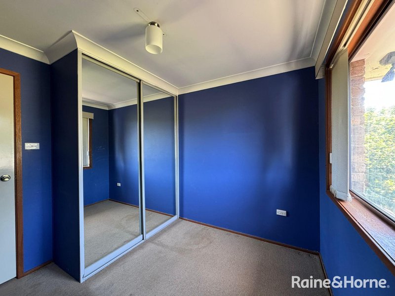 Photo - 4/16 Bensley Road, Macquarie Fields NSW 2564 - Image 5