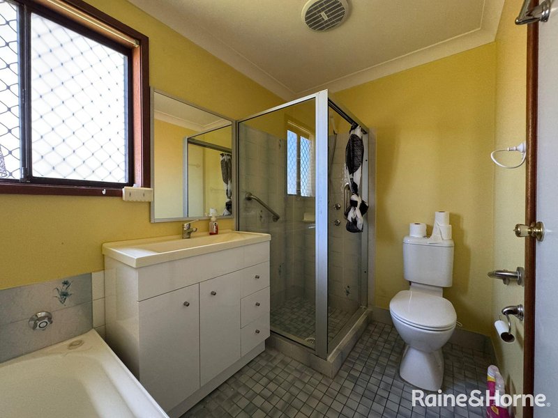 Photo - 4/16 Bensley Road, Macquarie Fields NSW 2564 - Image 6