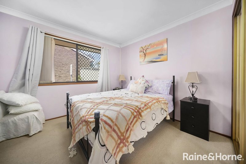 Photo - 4/16 Bensley Road, Macquarie Fields NSW 2564 - Image 5