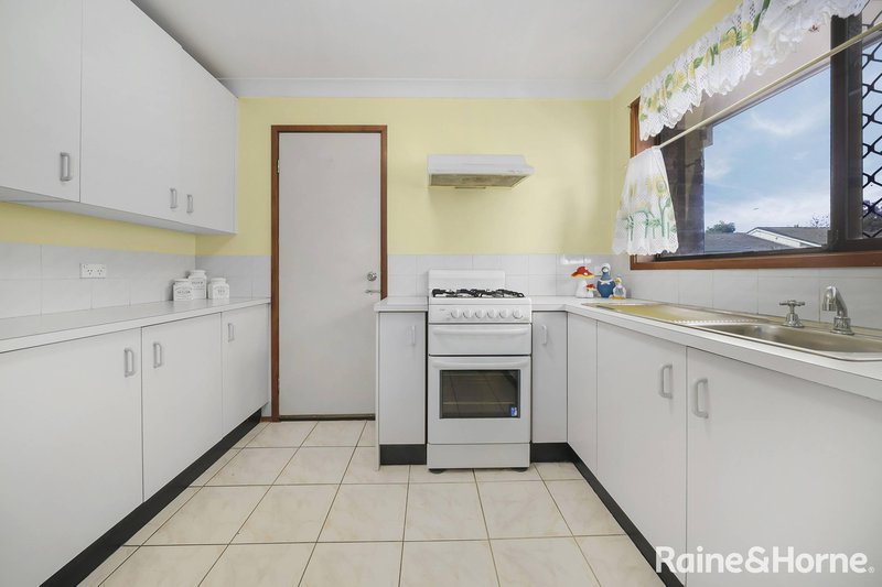 Photo - 4/16 Bensley Road, Macquarie Fields NSW 2564 - Image 6