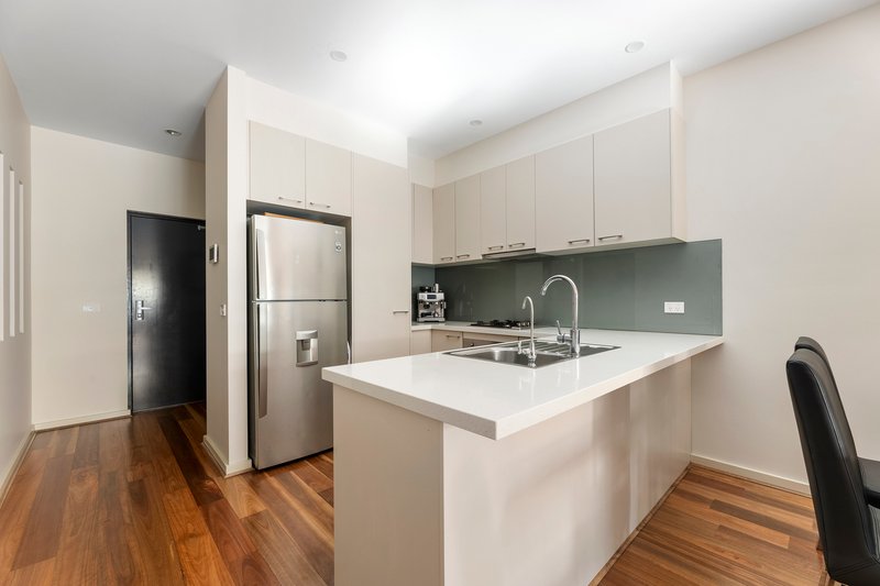 Photo - 4/16 Bullen Street, Doncaster East VIC 3109 - Image 4