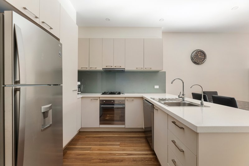 Photo - 4/16 Bullen Street, Doncaster East VIC 3109 - Image 5
