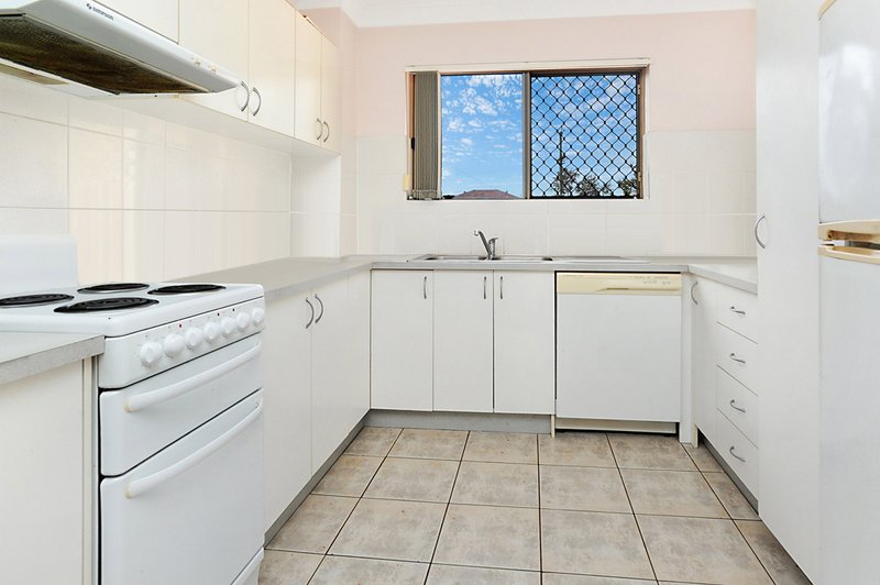 Photo - 4/16 Kedron Avenue, Mitchelton QLD 4053 - Image 3