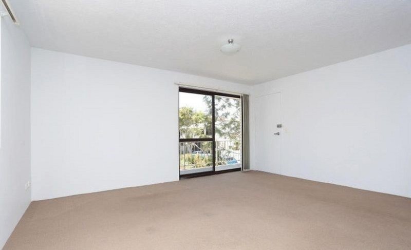 Photo - 4/16 Norman Street, Southport QLD 4215 - Image 2