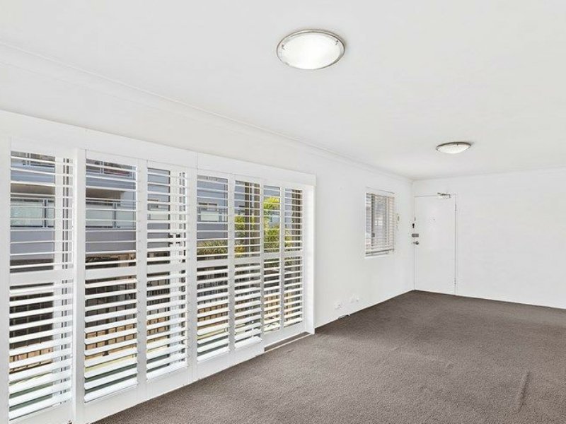 Photo - 4/16 Soldiers Point Road, Soldiers Point NSW 2317 - Image 1