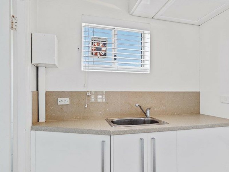 Photo - 4/16 Soldiers Point Road, Soldiers Point NSW 2317 - Image 7