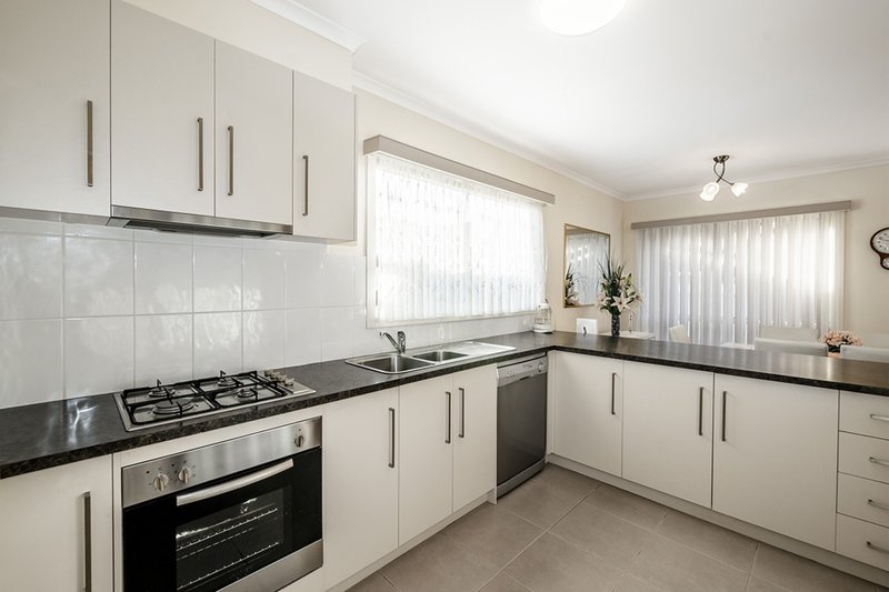 Photo - 4/16 Stawell Street, Cranbourne VIC 3977 - Image 2