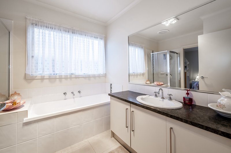 Photo - 4/16 Stawell Street, Cranbourne VIC 3977 - Image 9