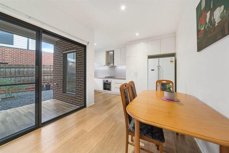 Photo - 4/16 Worrall Street, Burwood VIC 3125 - Image 4