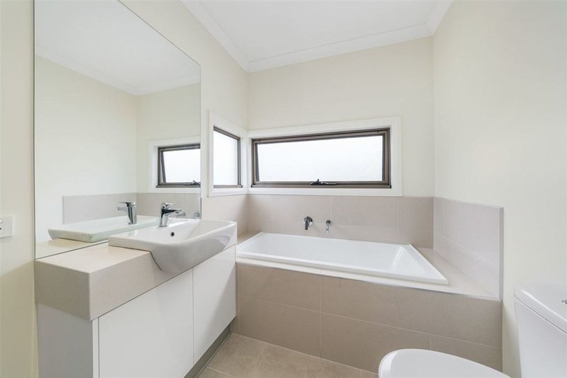 Photo - 4/16 Worrall Street, Burwood VIC 3125 - Image 8