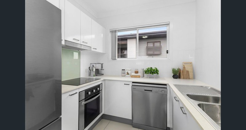 Photo - 4/16 Yeronga Street, Yeronga QLD 4104 - Image 3