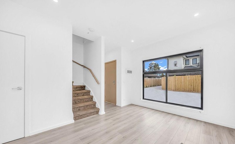 Photo - 4/161 Hogans Road, Hoppers Crossing VIC 3029 - Image 2