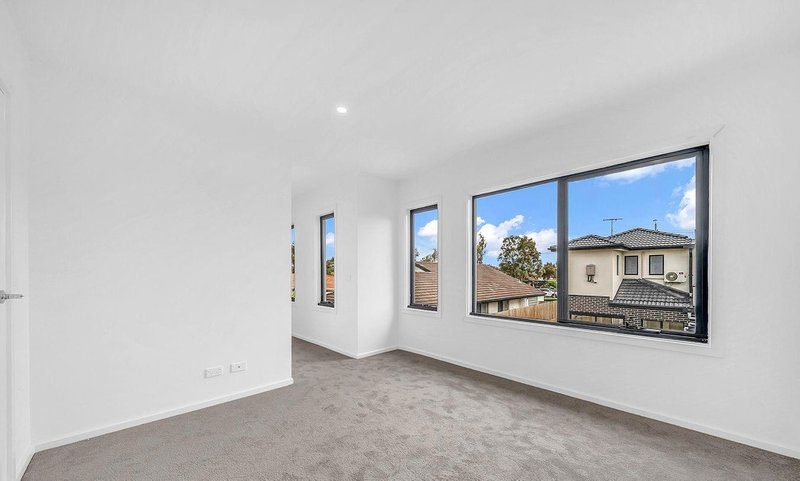 Photo - 4/161 Hogans Road, Hoppers Crossing VIC 3029 - Image 4