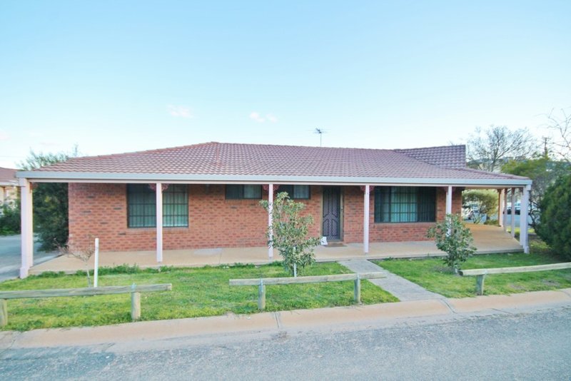 Photo - 4/161 Nasmyth Street, Young NSW 2594 - Image 1