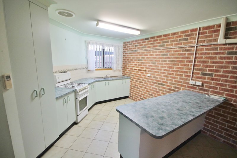 Photo - 4/161 Nasmyth Street, Young NSW 2594 - Image 2