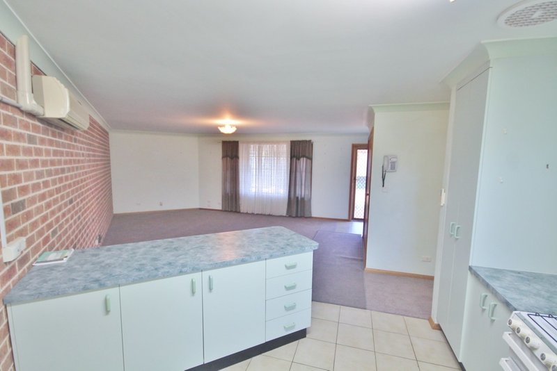 Photo - 4/161 Nasmyth Street, Young NSW 2594 - Image 3